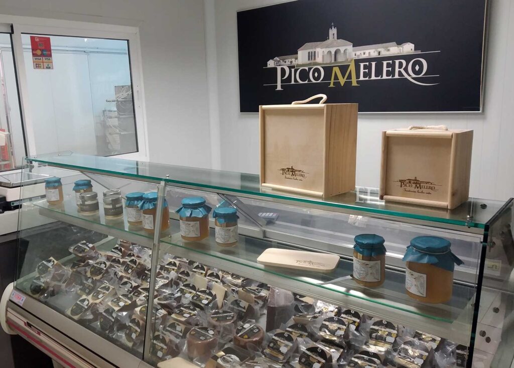 venta-directa-de-queso-granja-sardon-pico-melero